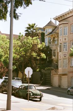 cars are parked on the street in front of houses