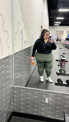 Gordita | Plussize | Gym Fit | Plussize Gym Fit | Gym OOTD | Cute Gym Fit | Mexican Va Al Gym |Latina | Gym Latina | Cute Gym Outfit Gym Girlie, Gym Ootd, Real Bodies, Gym Fits, Gym Selfie, Gym Outfits