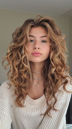 Honey Brown Hair, Colored Curly Hair, Haircuts For Wavy Hair, Haircuts For Curly Hair, Hair Haircuts, Curly Hair Cuts, Hair Inspo Color