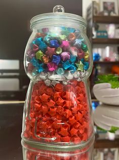 there are many different colored candies in the container