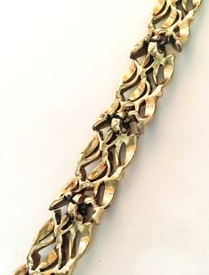 Beautiful vintage gold bracelet!   https://www.etsy.com/listing/568437330/gold-bracelet-vintage-links-with Vintage Gold Bracelet With Intricate Design, Vintage Gold Leaf Jewelry, Vintage Gold Bracelet, Gifts For Nan, Grandad Gift, Pendant Watches, Everyday Gifts, Swarovski Necklace, Bracelet Vintage