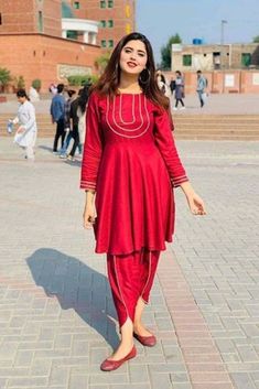 Pakistani Frock Design, Frocks Designs For Women, Short Frocks For Women, Frock Designs For Girl, Short Frocks, Simple Frock Design, Casual Frocks, Simple Frocks, Frock For Women