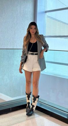 Combat Boot Outfit, Look Boho Chic, Cowboy Outfits, Country Fashion, Dressed To Kill, Fashion Night