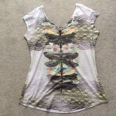 Unique And Beautiful Grey Shirt With Dragonflies And Lace Design. Dragonfly On The Chest Is Embellished With Studs. Has A Little Twisted Keyhole Design On The Back Collar. Dragonflies And Lace Design On The Front And Back. Casual Summer Blouse With Butterfly Print, Casual V-neck Top With Butterfly Print, Casual V-neck Butterfly Print Tops, Sleeveless Summer Tops With Butterfly Print, Casual Sleeveless Tops With Butterfly Print, Dragonfly Outfit, Poshmark Clothes, Country Jeans, Sleepy Girl