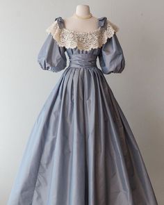 Princess Dresses Victorian, Vintage Women Dress, Whimsical Dresses Casual, 1600 Century Dresses, 1890s Fashion Women Day Dresses, Pretty Victorian Dresses, Old Fancy Dresses, 1800s Fashion Women, Duchess Material Gown Styles