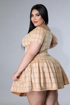 Chubby Girl Fashion, Plus Size Posing, Big Women Fashion, Chubby Fashion, Pilates Studio, Poses References, Plus Size Beauty, Women Outfit, Street Style Chic