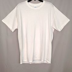 Gildan White Large 100% Cotton White Plain T-shirt For Streetwear, Plain White Cotton T-shirt, White Tshirt Men, Mens Activewear, White T Shirt, White Tshirt, Active Wear, Color White, Tee Shirts