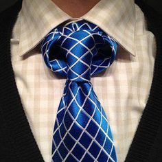 20 Unique Tie Knots You Need To Try Out The Next Time You Suit Up Cool Tie Knots, Tie Knots Men, Necktie Knots, Tie A Necktie, Neck Tie Knots, Cool Ties, Neck Ties, Well Dressed Men