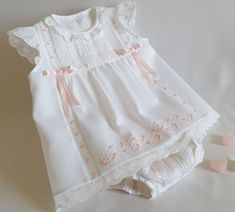 Smocked Baby Clothes, Baby Dress Embroidery, Baby Heirloom, Baby Clothes Newborn, Girls Smocked Dresses, Smocked Clothes, Sewing Baby Clothes, Ideas Clothes, Heirloom Dresses