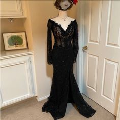 Black Lace Black Long Sleeve Formal Evening Dress, Long Black Gown, Senior Prom Dresses, Dresses Formal Elegant, Senior Prom, Dress Inspo, Black Gown, Formal Gown, Dresses Formal