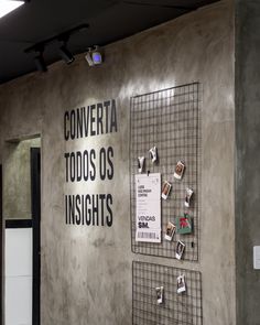 there is a sign on the wall that says converia toddos os insights