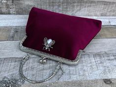 Stunning, handmade, burgundy velvet purse bag with pearl bee detail. The lining is made with a beautiful cotton fabric. Use it as a classic clutch or attach the shoulder strap to wear over your shoulder or as a crossbody - Silver colour Chain strap (detachable) - Silver colour Metal Top handle ( not detachable) - H:19cm x W:29cm x D:4cm approximately - Metal clasp: H:6.5cm x W:20cm - Top handle: H:8.5cm The pattern of the lining inside of the bag may vary. But don't worry, I always make sure the Elegant Burgundy Clutch Evening Bag, Handmade Velvet Wedding Bag, Handmade Velvet Evening Bags, Handmade Velvet Wedding Bags, Velvet Clutch Evening Bag For Wedding, Velvet Clutch For Wedding, Rectangular Velvet Wedding Bag, Velvet Rectangular Wedding Bags, Rectangular Velvet Wedding Bags