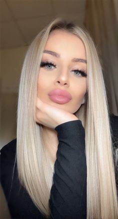 Blonde Hair With Roots, Lips Photo, Blonde Hair Makeup, Chique Outfits, Blonde Hair Inspiration, Blonde Hair Looks, Blonde Bombshell, Hair Inspiration Color, Light Hair