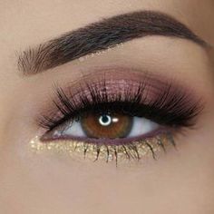 Make Up Designs, Eyeliner Hacks, Gold Eye Makeup, Prom Eye Makeup, Perfect Lipstick, Simple Eye Makeup, Makijaż Smokey Eye