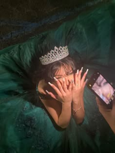 Dress 18th Birthday, Emerald Green Quinceanera Theme, Green Quinceanera Theme, Ball Gown Sweet 16, Quince Pictures, Quinceanera Themes Dresses, Quinceanera Photoshoot, Quinceanera Planning, Sweet 16 Dress