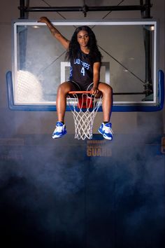 Basketball Inspo Pictures, Basketball Media Day Pictures Women, Basketball Photo Shoot Ideas, Poses For Media Day Basketball, Cute Basketball Poses, Basketball Poses For Pictures Women, Basketball Senior Pictures In Gym, Basketball Sports Photography, Women’s Basketball Media Day