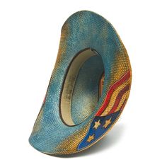 Our BLUE FLAG hat is a must-have for true fashion enthusiasts. Crafted from genuine Panama straw and a genuine leather band, this hat offers a classic American flag design under the 4 inch brim. The perfect finishing touch? An American eagle buckle. Don't miss out on the timeless elegance of the BLUE FLAG hat from the Stampede Collection.