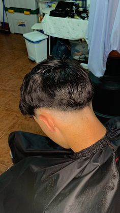 #fade #haircut #lowfade #midfade #barber #barbershop #barbería #degradado Low Fade Cabelo Grande, V Drop Fade, Low Mid Fade, Low Fade Redondo, Mid Fade En V, Low Fade Cut, Low Fade Em V, Young Men Haircuts, Men Fade Haircut Short