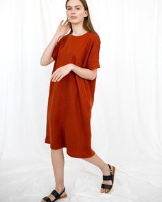 Red Linen Dress, Loose Linen Dress, Linen ClothingD E S C R I P T I O N:- Relaxed loose fit- Straight silhouette- Crew (round) neck- Dolman style sleeves- Short sleeve- Two hidden side pockets- Midi long dress, below the knee length- Belt (optional, it can be selected via Size)D E T A I L S- Sizes: XS - XXL- Color: Mustard, Dusty peach, Salmon, Terracotta, Burgundy red, Cacao, Pine green, Chartreuse green, Milky white, Dusty Lavender, Light Grey, Mint, Sky blue, Blue, Deep blue, Striped grey, Gr Dress Below The Knee, Oversized Tunic Dress, Red Linen Dress, Peach Salmon, Linen Summer Dress, Oversize Dress, Dusty Peach, Green Chartreuse, Dusty Lavender