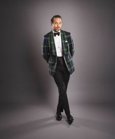 Whether you are headed to a Christmas party or a New Year's Eve soiree, we humbly suggest this statement piece for your holiday party outfit rotation. Our Gordon modern tartan plaid dinner jacket was designed with the festive season in mind. Pair it with some classic black tuxedo pants for an elegant touch at your next holiday party. Tap to shop this show-stopping dinner jacket for men! Dinner Outfit Men, Winter Wedding Guest Outfit, Gordon Tartan, Christmas Dinner Outfit, Holiday Party Outfit Ideas, Wedding Guest Outfit Winter, Winter Wedding Guests