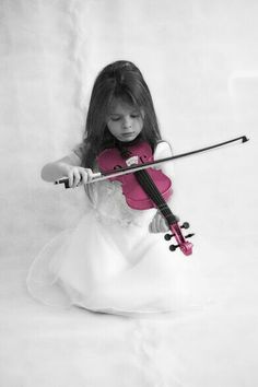 young girl playing violin. #music #musicalyouth #kids http://www.pinterest.com/TheHitman14/musical-youth-%2B/ Pink Violin, Color Splash Photo, Color Splash Photography, Splash Photography, Black White Photos, Music Room, Bw Photo