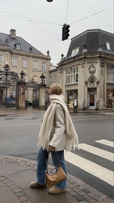 Rainy Amsterdam Outfit, Brussels Winter Outfit, Brussels Outfit Winter, Belgium Outfits Winter, Amsterdam Outfits Winter, Amsterdam Aesthetic Winter, German Winter Outfits, Brussels Outfit, Amsterdam Outfit Winter