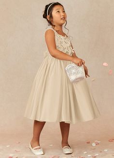 Your flower girl will look pretty like a princess in Midge, our floral tulle Ball-Gown dress. She features a lace bodice and straps adorned with 3D flowers. Bridesmaid Princess Dress With Lace Bodice, Sleeveless Bridesmaid Princess Dress With Lace Trim, Sleeveless Lace Princess Dress For Bridesmaid, Sleeveless Lace Princess Bridesmaid Dress, Sleeveless Lace Bridesmaid Princess Dress, Spring First Communion Dress With Lace Bodice For Pageant, First Communion Dress With Lace Bodice For Spring Pageant, Cream Sleeveless Princess Dress For First Communion, Bridesmaid Tutu Dress With Lace Bodice