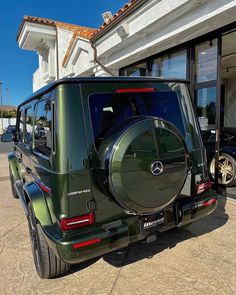 the rear end of a green mercedes benz benz benz benz benz benz benz benz benz benz benz