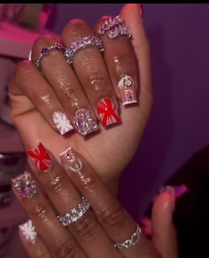 Dramatic Christmas Nails, Holiday Nails Black Women, Toe Nail Designs For Christmas, Creative Christmas Nails, Christmas Shorties, Kwanzaa Nails, Short Acrylic Christmas Nails, Short Christmas Nails, Christmas Toes