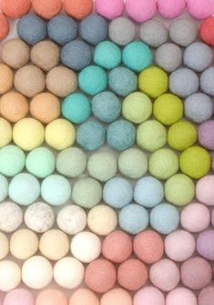 there are many different colored balls in the box