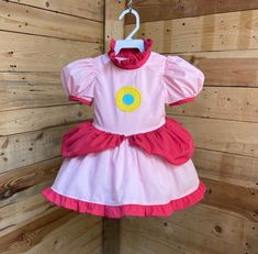 Perfect to any occasion Princess Peach Costume Diy, Super Mario Peach, Princess Peach Costume, Peach Costume, Mario Costume, Peach Mario, Diy Baby Shower Decorations, Princesa Peach, Girls Costumes