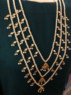 Three layers high quality kundan mala with white pearls. Hand crafted and gold plated Done n stock and ready to ship. Pearl Necklace Indian, Kundan Mala, Pearl Mala, Jewelry Pakistani, Layered Pearl Necklace, Kundan Jewelry, Pakistani Jewelry, Layered Chains, Jewelry Indian