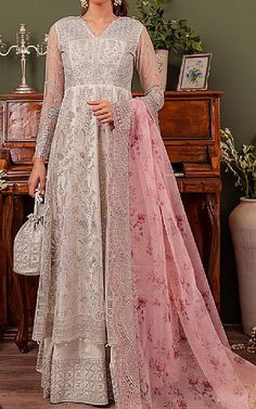 Off-white Net Suit -  Pakistani Chiffon Dresses Middle Eastern Clothing, Chiffon Suits, Cultural Wear, Chiffon Suit, Embroidered Suits, Suit Pakistani, Eid Outfits, Desi Outfits, Pakistani Suit