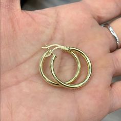 10k Solid Gold Small 1” Inch Plain Hoop Earrings 3mm Thickness Item#Sh2.4-65 Comes In A Beautiful Jewelry Box. Classic Small Hoop Earrings Aaa Quality, Aaa Quality Small Hoop Classic Earrings, Aaa Quality Yellow Gold Hoop Earrings, Earrings Color, Beautiful Jewelry, Solid Gold, 1 Inch, Jewelry Box, Hoop Earrings