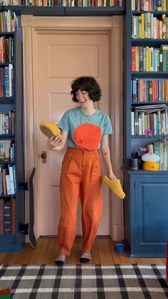 audrey e leary (@homerunballerina) • Fotos e vídeos do Instagram Subtle Rainbow Outfit, Orange Retro Outfit, Retro Rainbow Outfit, Rainbow Academia Outfits, Colorful Knitted Fall Cardigan, Colorful Casual Outfits, Playful Outfits, Audrey E Leary