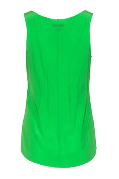 Get punchy and polished in this pristine silky tank from Rag & Bone! Made with a scoop neckline, this is the perfect statement layering tank to wear with leather jacket or your favorite slouchy cardigan for a splash of color. Size S 95% Silk, 5% Lycra Scoop neckline Relaxed fit Waist 32" Total length 26" Green Scoop Neck Camisole For Spring, Fitted Scoop Neck Vest For Spring, Chic Scoop Neck Spring Vest, Chic Spring Vest With Scoop Neck, Chic Green Scoop Neck Tank Top, Green Fitted Tank Top For Work, Scoop Neck Tank Top For Summer Workwear, Chic Green Tank Vest, Scoop Neck Spring Workwear Top