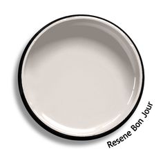 an empty white plate with black trim on the rim reads resine appasse