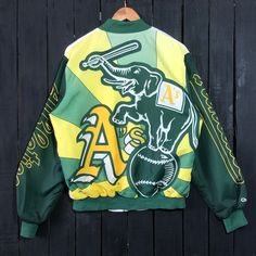 Vintage 80s Oakland Athletics Chalk Line Jacket Bomber Fanimation Varsity A's Saiz Medium Boxy Label : Chalk Line Label Size :M (refer the measurement) Made in USA Materials from (Lining 100% Polyester) (Shell 100% Polyester) ( Knit Trim 100% Polyester) Used Item With Condition 7/10 Refer Picture. Stain and No Holes. Lay Down Flat Measurement : - Width (armpit to armpit) and: 23 Inches - Length (shoulder to end of garment): 25 Inches We are selling used clothing with good condition. DO NOT EXPECT the item is like new condition. Shipping: DHL EXPRESS with TRACKING NUMBER. Track and Trace http://www.dhl.com Parcel will be arrive within 3-6 business days or more due to location and custom clearing. Please PROVIDE your PHONE/CONTACT NUMBER for SHIPPING/DELIVERY purpose. VERY IMPORTANT ‼ for sa Retro Varsity Jacket With Graphic Print For Spring, Retro Spring Varsity Jacket With Graphic Print, Retro Graphic Print Varsity Jacket For Spring, Spring Retro Varsity Jacket With Graphic Print, Vintage Outerwear With Graphic Print For Streetwear, Throwback Long Sleeve Outerwear With Graphic Print, Retro Varsity Jacket With Graphic Print, Urban Green Outerwear With Graphic Print, Green Urban Outerwear With Graphic Print