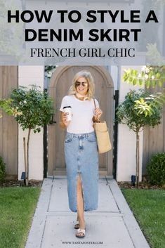 Casual Denim Skirt Outfit, Style A Denim Skirt, How To Style A Denim Skirt, Denim Skirt Outfit Ideas, Casual Denim Skirt, Denim Skirt Outfit, Stylish Outfits Casual, Skirt Outfit Ideas, French Girl Chic