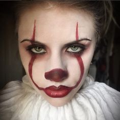 10 Makeup Looks You Have to Try for Halloween 2017 It Make Up Halloween, Pennywise Make Up Female, Clown Makeup Pennywise, Easy Penny Wise Makeup, Creepy Clown Face Paint, Pennywise Makeup Boy, Face Painting Scary, Scary Halloween Face Paint, Halloween Makeup Pennywise