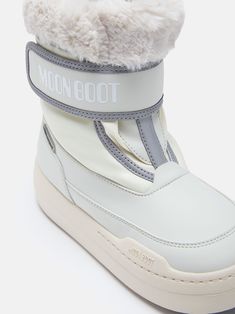 The home of the original Moon Boot. Discover the collection on the official US website. Strap Boots, Cream Boots, Chic Boots, Mule Sneakers, Moon Boot, Boot Straps, Low Boots, Baby Boots, Moon Boots