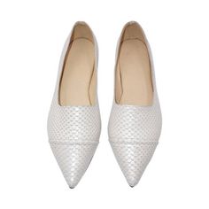 Our must have winter chic pointed toe flats!So easy to wear! Look amazing with any dress or pants, goes amazing with tights. For a fabulous evening look or a cool work look.Made of genuine leather.♦Model: Dia Taupe♦Heel: 1 cm♦Material: Genuine leather♦Size : 35-42♦Sizing♦EU 35 >> US 5 >> UK 2.5 >> AU 3.5EU 36 >> US 6 >> UK 3.5 >> AU 4.5EU 37 >> US 6.5 >> UK 4 >> AU 5EU 38 >> US 7.5 >> UK 5 >> AU 6EU 39 >> US 8.5 >&g Blue Oxford Shoes, Taupe Flats, Vegan Shoes Women, Pointy Shoes, Taupe Heels, Pointy Toe Shoes, Velvet Shoes, Handmade Leather Shoes, Winter Chic