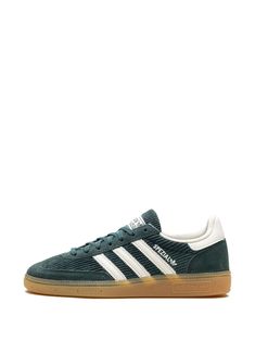 Find ADIDAS Handball Spezial Mineral Sneakers on Editorialist. dark green corduroy front lace-up fastening leather trim suede trim contrasting heel counter logo print to the side signature 3-Stripes logo logo patch at the tongue round toe branded insole logo at the sole gum-rubber sole These styles are supplied by a premium and authenticated sneaker marketplace. Stocking only the most sought-after footwear, they source and curate some of the most hard to find sneakers from around the world. Leather Trims, Lace Front, Patch Logo, Stockings, Lace Up, Adidas, Sneakers, Heels, ? Logo