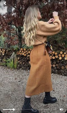 Fall Outfits Aesthetic Dress, Gray Style Clothing, Parisian Fall Outfits 2023, Modest Outfit Inspo Fall, Boho Aesthetic Outfit Winter, Moody Boho Outfits, Conservative Fashion Modest Clothing, Modest Midi Skirt Outfits, High Tea Outfits For Women Classy