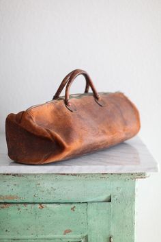 Leather Duffel, Sac Week End, Design Hotel, Leather Projects, Leather Satchel, Wabi Sabi, Vintage Leather