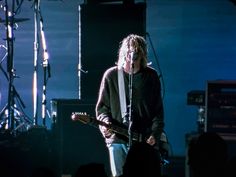 Kurt Cobain vocalista do Nirvana ao vivo no Paramount Theatre (Seattle, Washington) em 1991. Nirvana Paramount 1991, Nirvana Paramount, Nirvana Smells Like Teen Spirit, Obsessed With Him, Foo Fighters