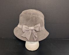 "Beautiful grey fur felt hat   Downton Abbey vibes Anna Rizzo handmade In Italy Cloche/ flapper style The felt is soft and clean No odors The sweat band is grey  Approximately 21\" around the inside This is pre owned" Cloche Hats, Grey Fur, Sweat Band, Flapper Style, Cloche Hat, Winter Hats For Women, Downton Abbey, Felt Hat, Winter Hat