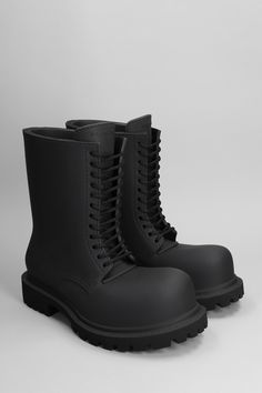 Steroid Boot Combat Boots In Black Eva Balenciaga Shoes Women, Balenciaga Boots, Chloe Purses, Balenciaga Mens, Combat Boot, Balenciaga Shoes, Mens Shoes Boots, Bold Fashion, Fashion Labels