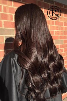 long, healthy dark hair is always trendy Very Long Brunette Hair, Dark Hair Latina, Very Long Dark Hair, Long Dark Hairstyles, Long Healthy Hair Aesthetic, Dark Brown Hair Long, Dark Rich Brown Hair, Long Dark Brown Hair, Latina Hair Color Ideas