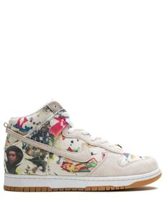 The Supreme x Nike SB Dunk High "Rammellzee" updates the iconic skate shoe with visual artist Rammellzee’s artwork. Crafted from light beige canvas, this model is accented with suede overlays on the toe, tongue, heel tab and even on the Swoosh. The gold 'Supreme' lace dubrae harkens back to the detailing found on Supreme’s early Nike SB collaborations from the 2000s. Cream Custom Sneakers With Vulcanized Sole For Streetwear, Nike Casual Sneakers With Graphic Print, Urban Cream Sneakers For Streetwear, Nike Cream Mid-top Sneakers, Custom Cream Sneakers With Rubber Sole For Streetwear, Nike Cream High-top Sneakers With Gum Sole, High-top Cream Sneakers For Streetwear, Cream High-top Sneakers For Streetwear, Graphic Print Skate Shoes With Round Toe